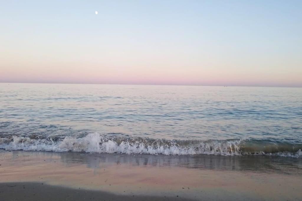 Sunny Seaside Sanctuary - Two Bedroom Apartment Brighton Luaran gambar